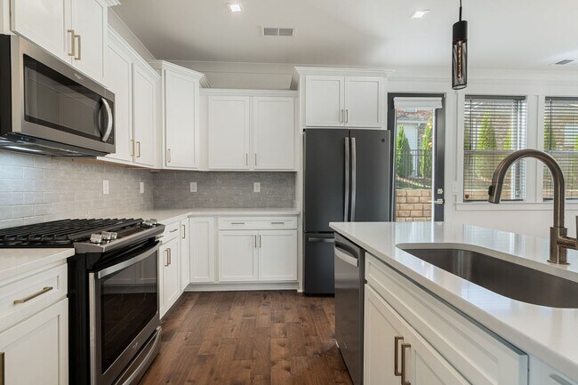 Building Photo - Gated Community - Villages of Stoneybrook