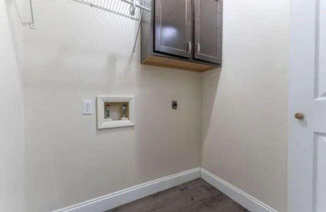 Building Photo - PRELEASING FOR MAY 2026!! Gorgeous 2 bedroom 2 Bath 2 Car Garage Duplex!!