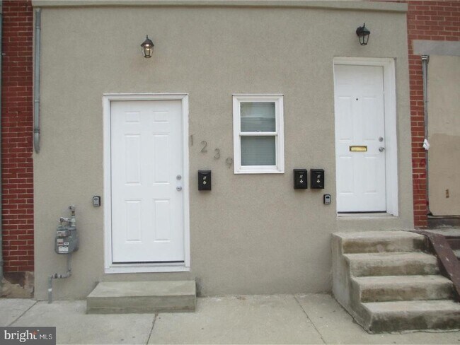 Building Photo - 1239 N 28th St
