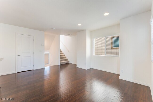 Building Photo - 10529 Headwind Ave