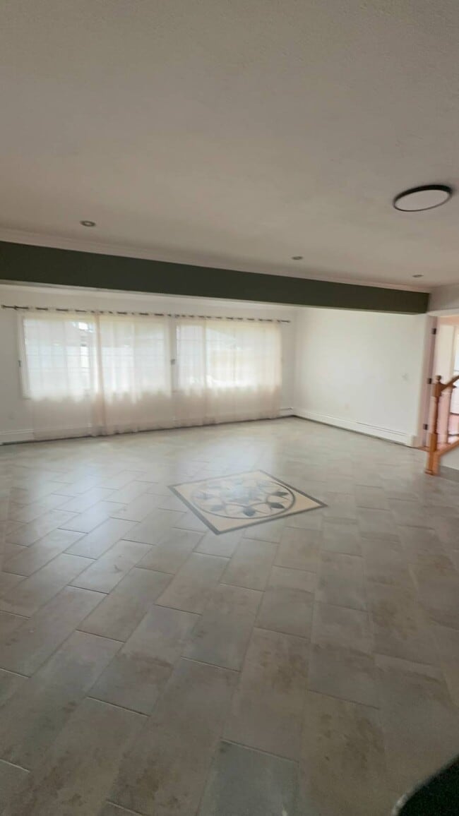 Building Photo - 20 Basket Ln