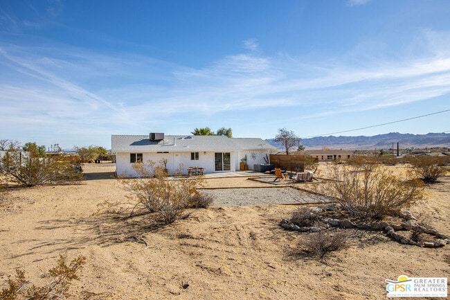 Building Photo - 4742 Ave La Flora Desierta