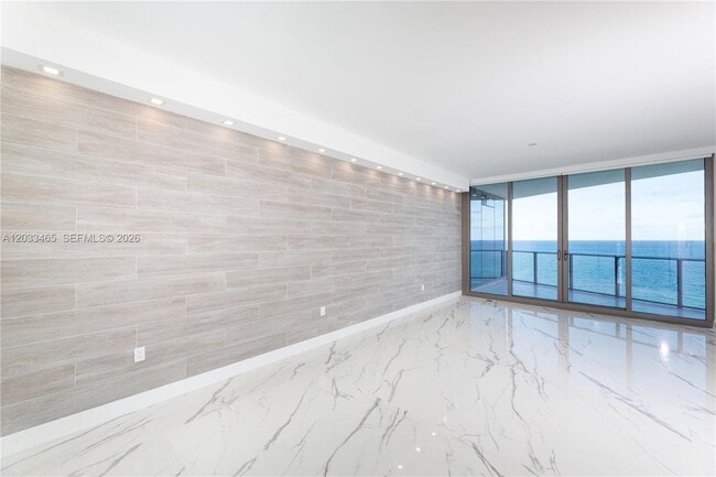 Building Photo - 15701 Collins Ave