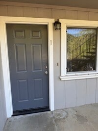 Building Photo - AVAILABLE NOW!! Adorable Unit Near Downtown Sonora! Newly Painted Throughout!