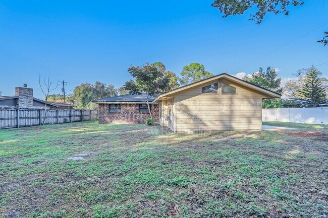 Building Photo - 3312 Pickwick Dr S