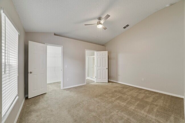 Building Photo - 1914 Manatee Ct