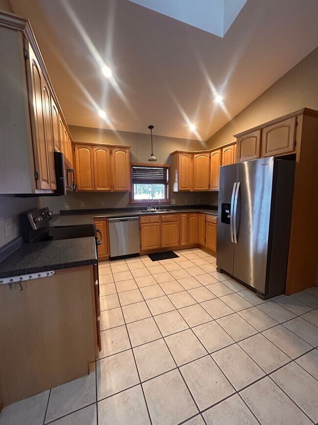 Building Photo - Charming Log Cabin Rental – 3 Bedroom / 2 Bath | Carthage School District