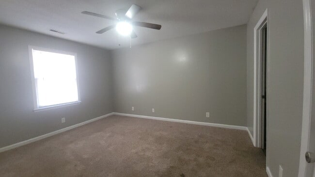 Building Photo - Section 8 accepted!!!  "Spacious 2-Bed, 2-Bath Haven in Huntsville - Your Perfect Retreat Awaits!"