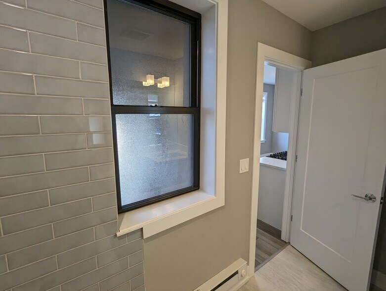 Building Photo - 3935 N Janssen Ave