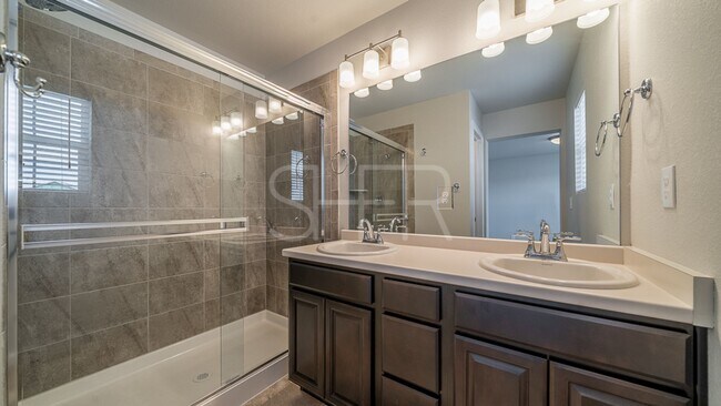Building Photo - 3 Bedroom Townhouse in Wolf Ranch