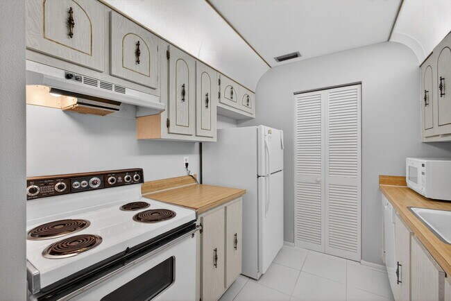 Building Photo - 12416 FL A1AAlt