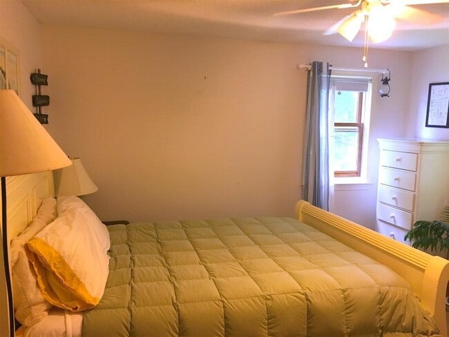 Building Photo - 32 Birchwood Dr