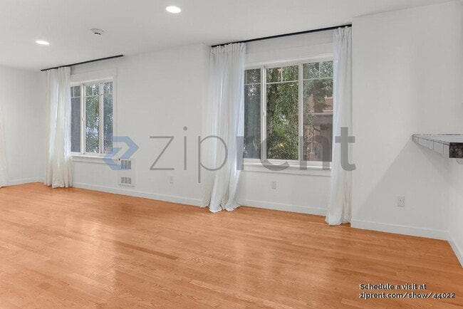 Building Photo - 10544 Midvale Ave N
