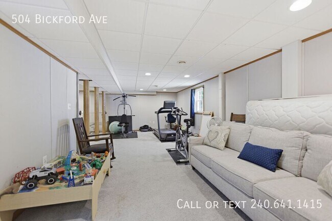 Building Photo - 504 Bickford Ave