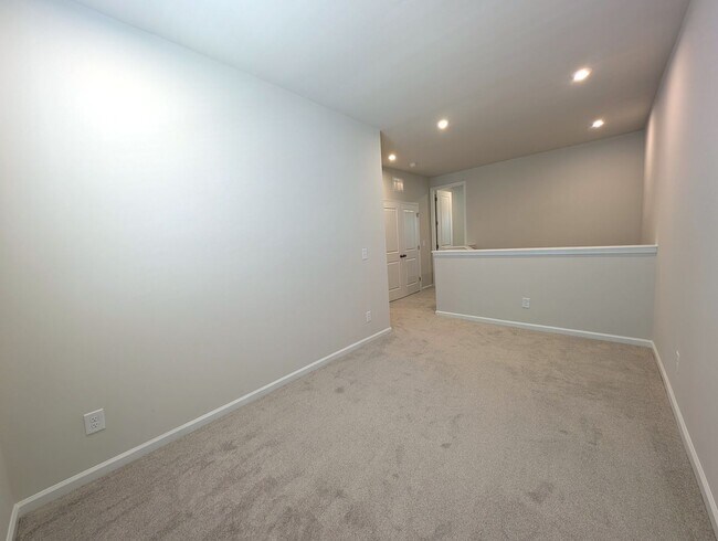Building Photo - Pristine 2 story Townhome located in the Fifteen Cannon Community in Charlotte!