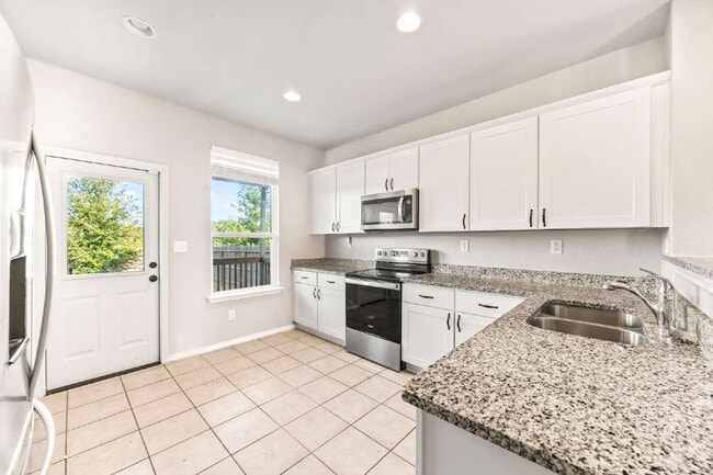 Building Photo - "Spacious 4-Bedroom Retreat with 3 Full Baths in San Antonio – Your Perfect 2029 Sq Ft Sanctuary!"