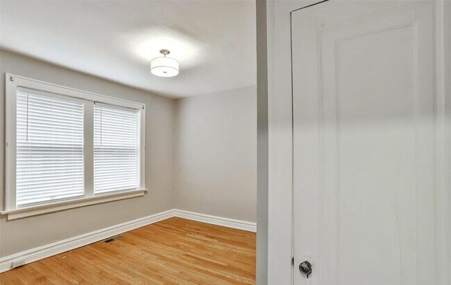 Building Photo - 7125 Dartmouth Ave