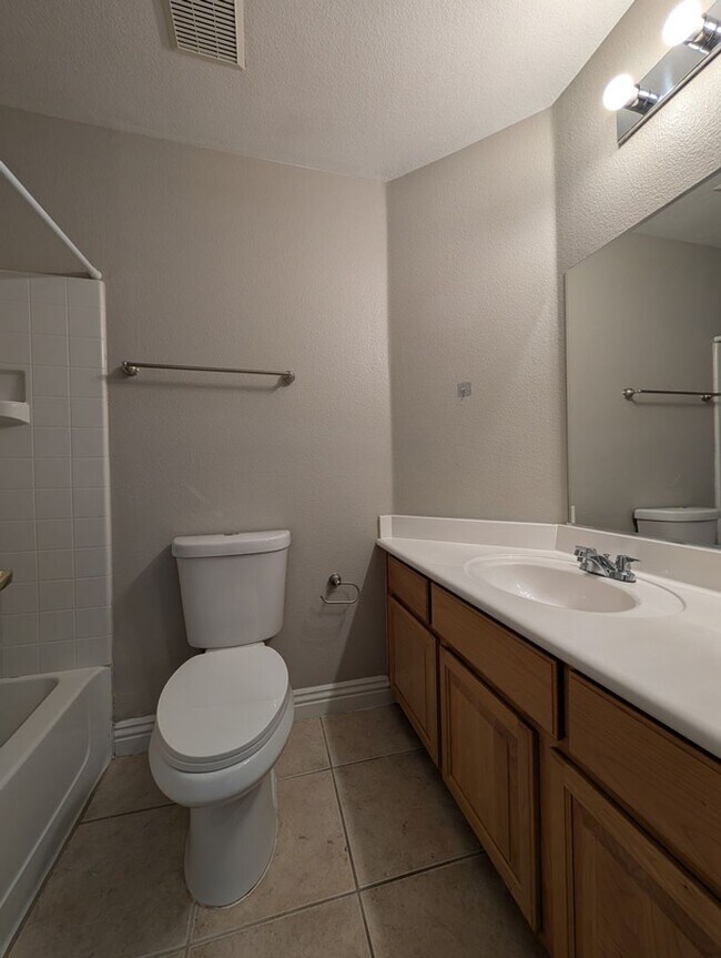 Building Photo - 2-STORY TOWNHOUSE FOR RENT IN ALIANTE NORT...