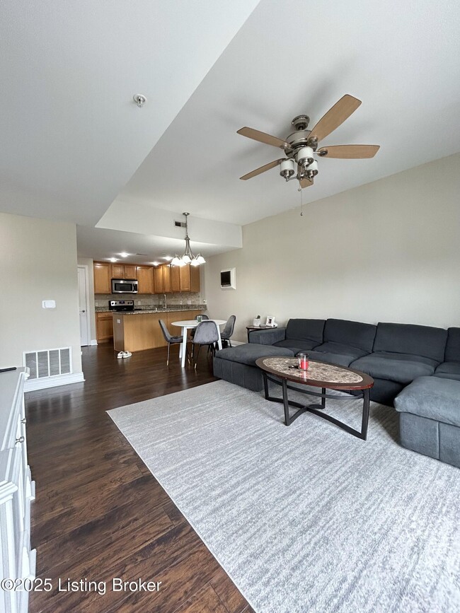 Building Photo - 10619 Meeting St