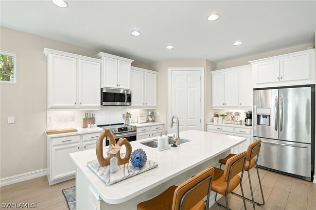 Building Photo - 14546 Tropical Dr