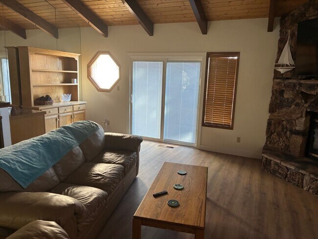 Building Photo - Low Elevation Townhome