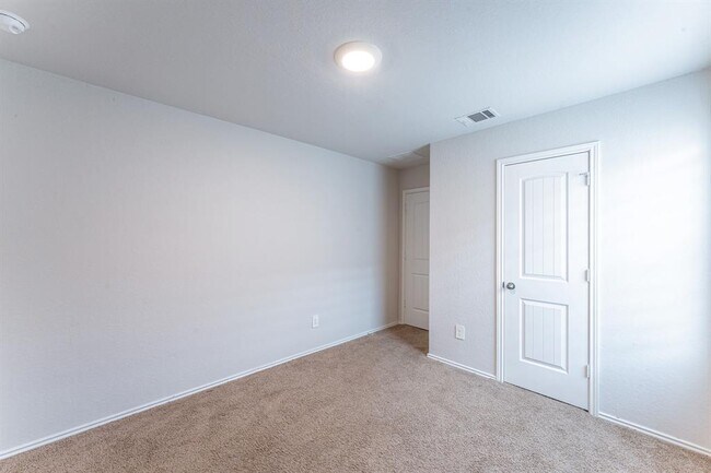 Building Photo - 317 Lily Pond Trl