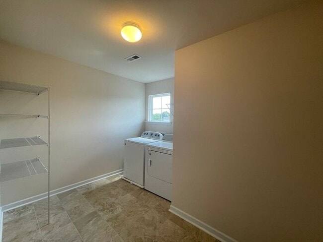 Building Photo - 4BR/3BA Home with Bedroom and Full Bath Downstairs Now Available In South Charlotte!