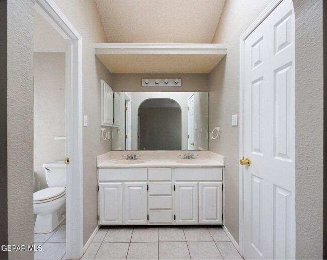 Building Photo - 4237 Loma Rosada Dr