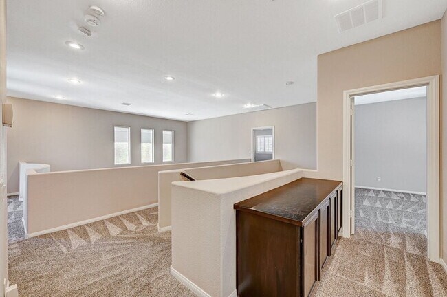 Building Photo - 10588 Isola Bella St