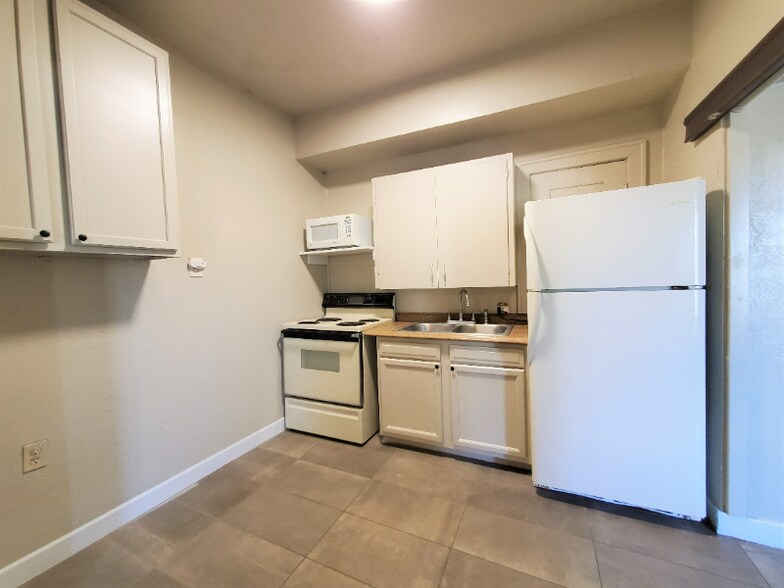 Building Photo - 309 W Jacinto St