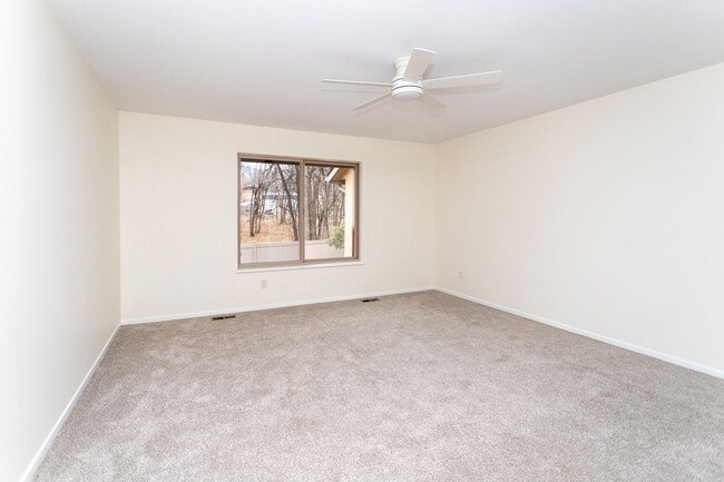 Building Photo - Spacious & Bright Broadmoor Townhome with Covered Deck!