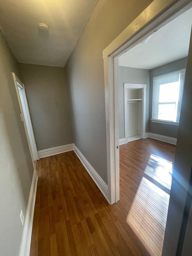 Building Photo - Single Family House in Mt Washington Avail...
