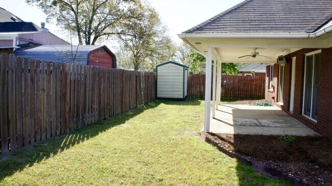 Building Photo - 3304 Chariot Ct