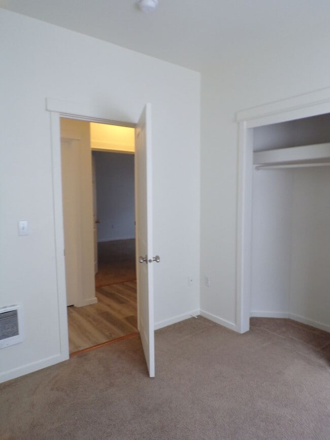 Building Photo - 2207 Jakob Ave