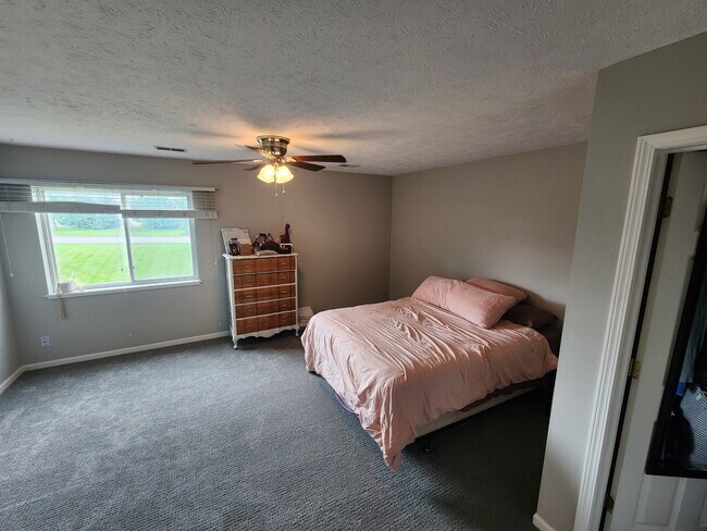 Building Photo - 8584 N Jasonville Ct SE