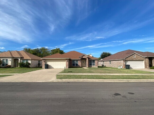 Building Photo - 1607 Schottische Ln
