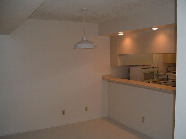 Primary Photo - 3662 Victoria Dr