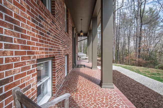 Building Photo - 780 Hart Rd