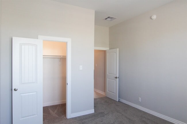 Building Photo - 31811 Dunham Lake Dr