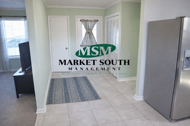 Building Photo - CUTE AND COZY THREE BEDROOM