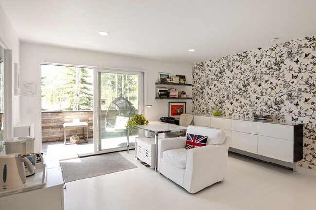 Building Photo - 122 Eastwood Rd