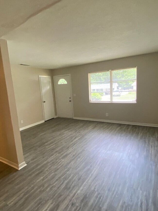 Building Photo - Quiet North Columbus Home