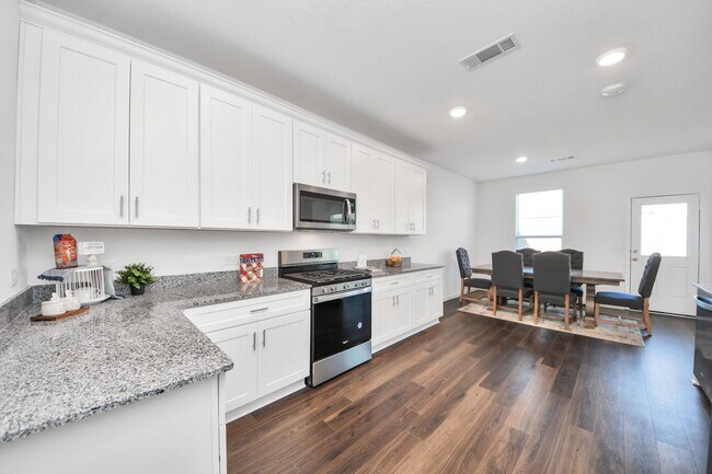 Building Photo - 25927 Chicory Dr