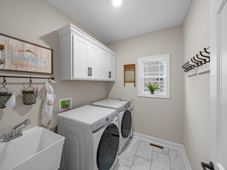 Building Photo - 806 Casen Ct