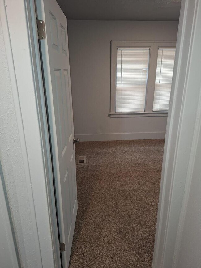 Building Photo - 13225 Santa Rosa Dr