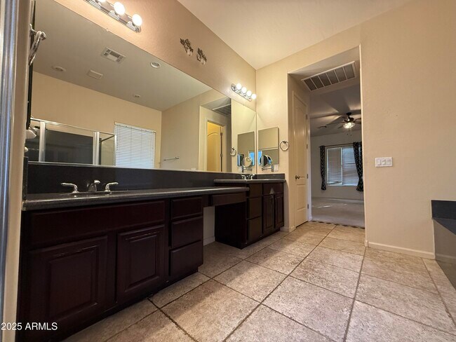 Building Photo - 2807 E Desert Broom Pl