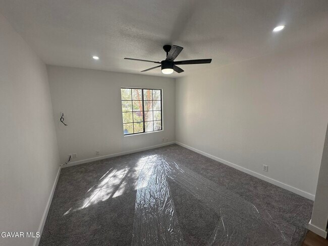 Building Photo - 2554 Olive Dr
