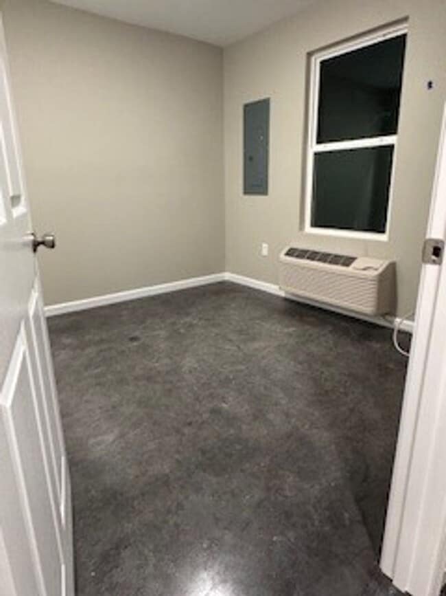 Building Photo - 3-bedroom 1-bath home located just minutes from I-55 Hwy  (Jackson/Fruitland area)