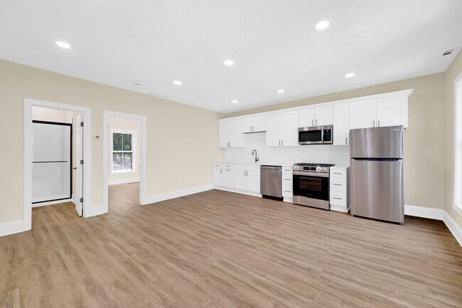 Building Photo - 2322 Scranton Rd