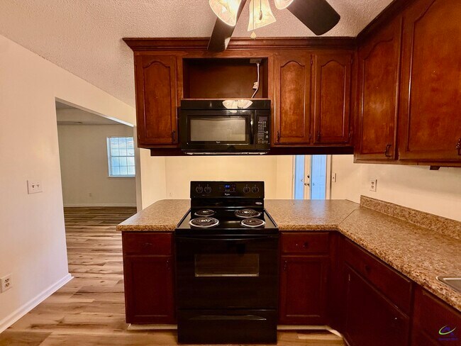 Building Photo - 126 Kensington Cir